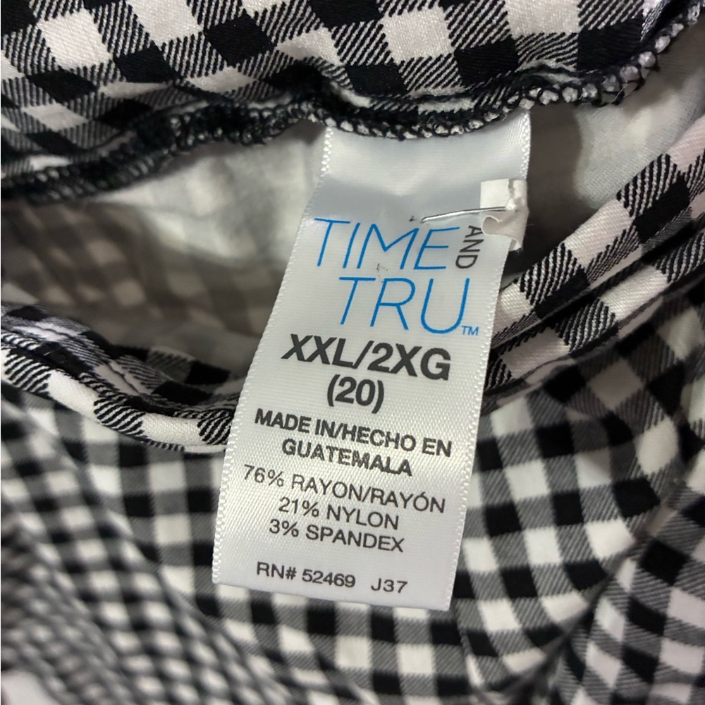 Women’s XXL Pull On Checkered Capris - Picture 6 of 6